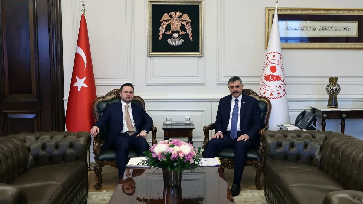 Bakan Gürlek'ten Bakan Çiftçi'ye makamında ziyaret