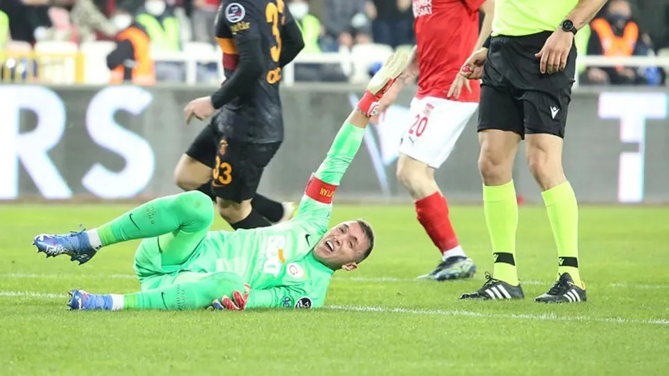 Galatasaray tarihinin en iyi 3 kalecisinden biri olan Muslera için yolun sonu!