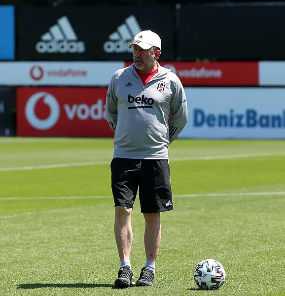 besiktasta-5-ayrilik-sergen-yalcin-biletlerini-kesti-1627148846786.jpg Beşiktaş'ta 5 ayrılık! Sergen Yalçın biletlerini kesti - 2