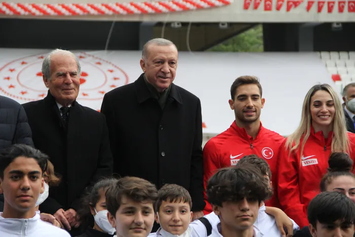 Son dakika: Devlet sözünü tuttu: İzmir’de evler bir yılda teslim! Başkan Erdoğan’dan Deprem Konutları Teslim Töreninde önemli açıklamalar