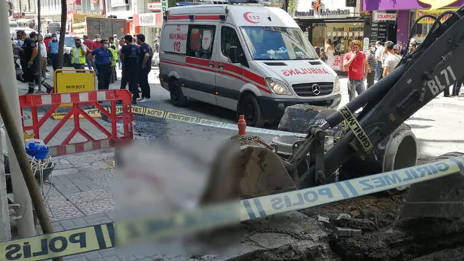 İstanbul’da işçinin üzerine iş makinesinin kepçesi düştü - 1