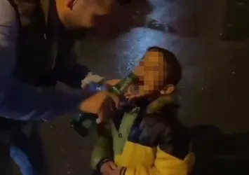 İstanbul skandal görüntü: Küçük çocuğa alkol içirdiler
