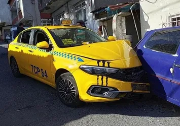 İstanbul'da sokak ortasında silahlar patladı! Taksici öldü yolcular yaralandı