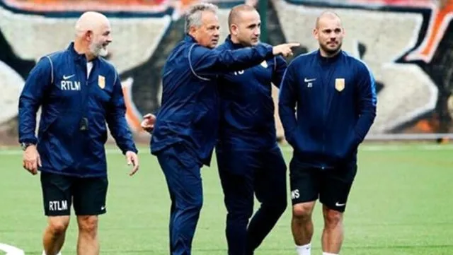 Galatasaray’ın eski yıldızı Wesley Sneijder futbola geri döndü