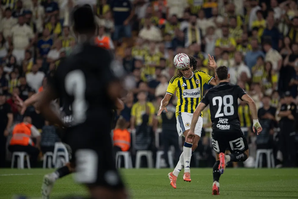 1787040486688.jpg Devler Ligi'ne 1 kala! Fenerbahçe 17 yıllık hasreti bitirmek için Lyon karşısında - 4