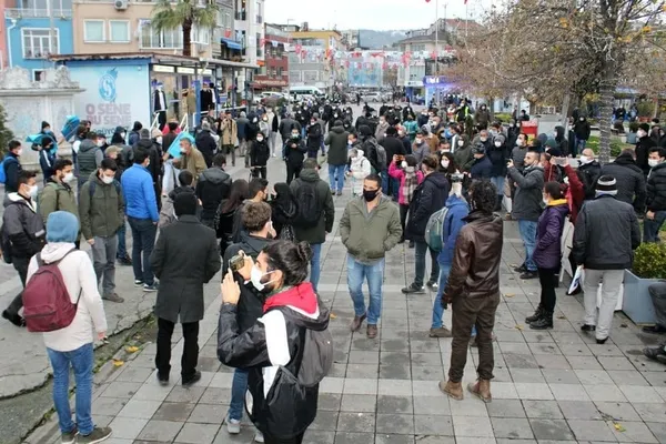 hani-verdigin-sozler-kilicdaroglu-ile-sariyer-belediyesi-farkli-tellerden-caliyor-1608322708027.jpg Hani verdiğin sözler? Kılıçdaroğlu ile Sarıyer Belediyesi işçi konusunda farklı tellerden çalıyor - 2