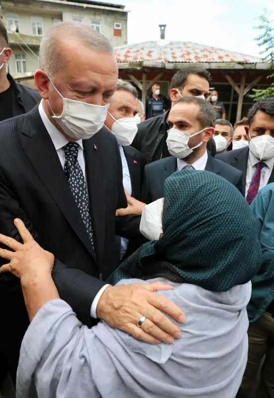 Başkan Recep Tayyip Erdoğan'a Rize'de sevgi seli! Çocuklardan 'Tayyip Dede' sloganları