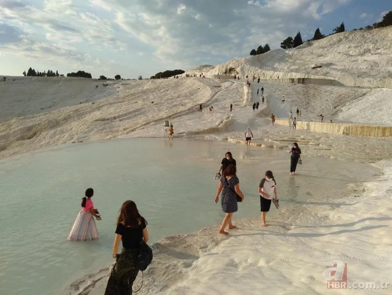 Pamukkale'de utandıran görüntüler! Ziyaretçiler tepki gösterdi 9