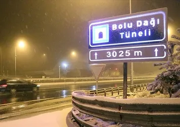 Bolu Dağı'nda kar yağışı etkisini artırdı
