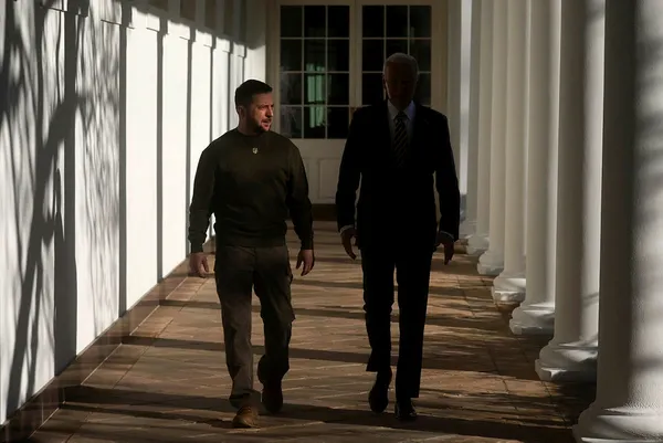 Zelenskiy’den savaş döneminde ABD’ye ziyaret! Patriot sözünü aldı Putin’e yüklendi! Hava sahamızı güvence altına alacağız