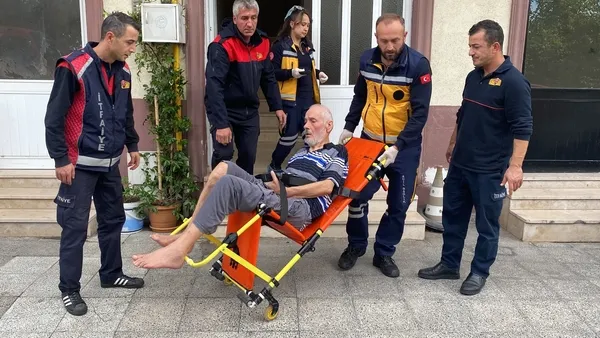 zonguldakta-yurek-burkan-olay-felcli-adam-tek-kaldigi-evde-olmekten-korkup-hungur-hungur-agladi-1665581201537.jpg Zonguldak’ta yürek burkan olay! Felçli adam tek kaldığı evde ölmekten korkup hüngür hüngür ağladı - 6