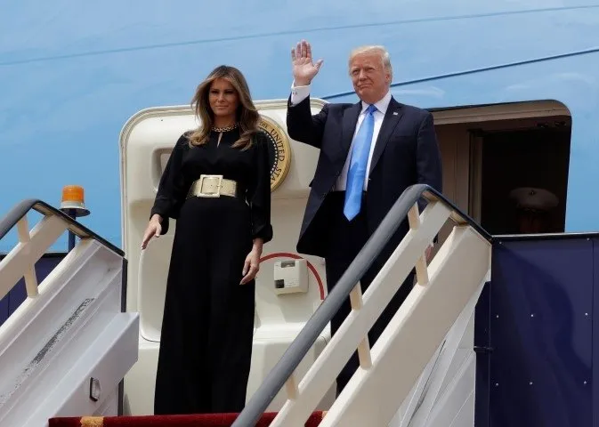 Donald Trump Suudi Arabistan’da resmi törenle karşılandı