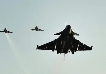 Mısır Fransa'dan savaş uçağı alıyor!