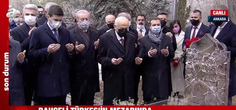 MHP lideri Devlet Bahçeli Alparslan Türkeş'in kabrini ziyaret etti