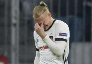 Beşiktaş'ın yıldızı gözyaşlarını tutamadı
