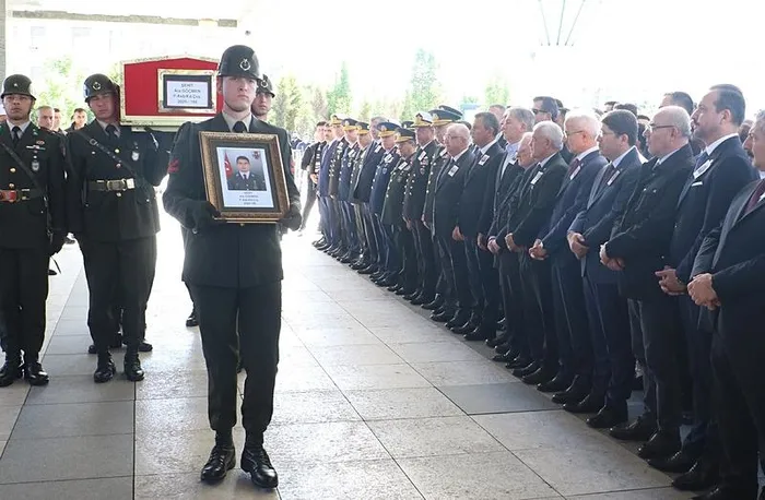 Şehit Piyade Astsubay Kıdemli Çavuş Ata Göçmen son yolculuğuna uğurlandı