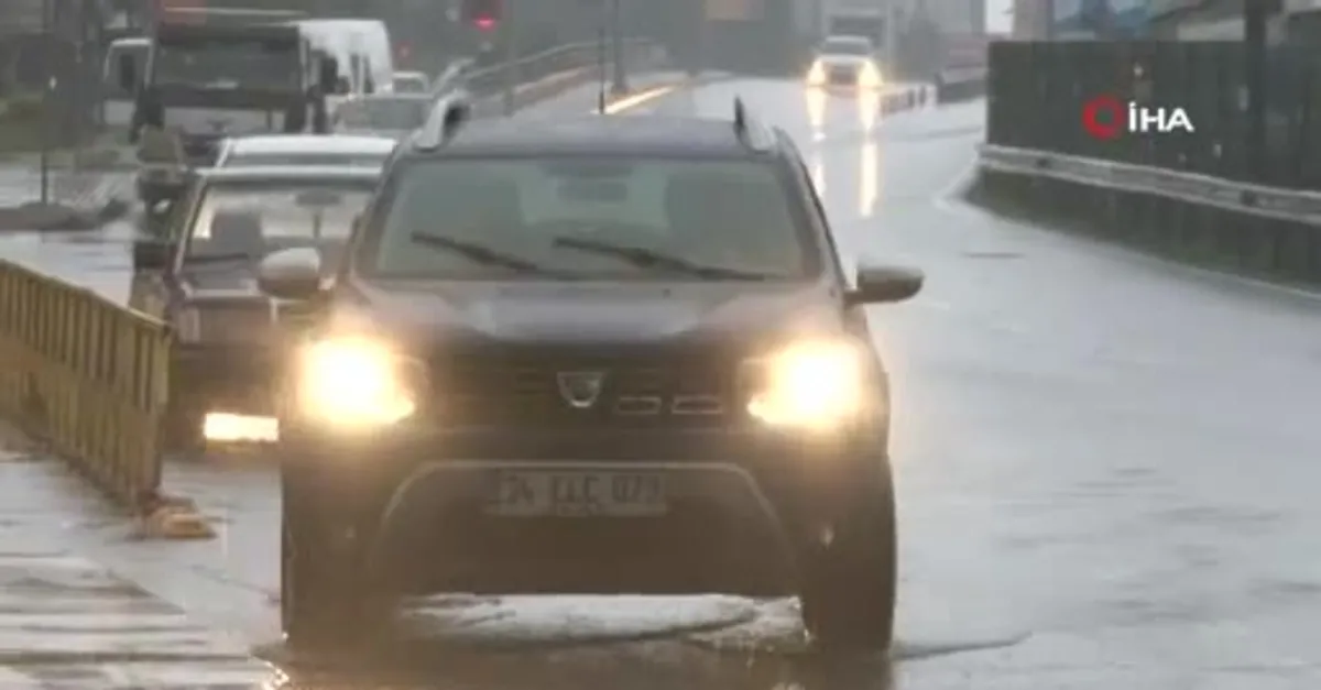 İstanbul'da sağanak yağış etkili oluyor
