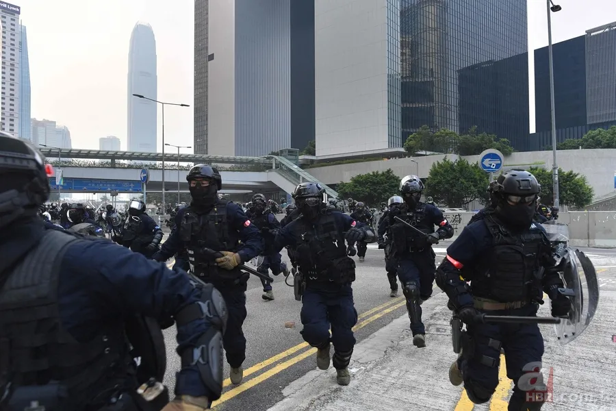 Hong Kong'dan dehşete düşüren kareler! Protestolar devam ediyor 7