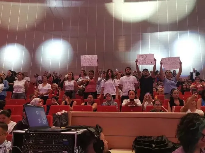 CHP Kadın Kolları Kurultayı’nda büyük skandal! Özgür Özel’in salondan kovduğu işçiler isyan etti