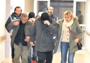 Uyuşturucu ararken kobra zehri buldular