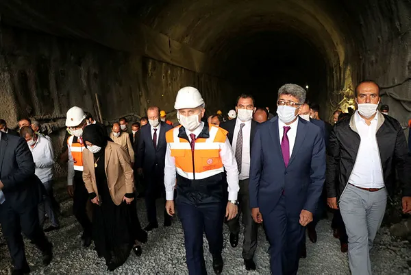 Ulaştırma Bakanı Adil Karaismailoğlu: Mühendislik açısından dünyanın gıptayla baktığı projeleri yapıyoruz