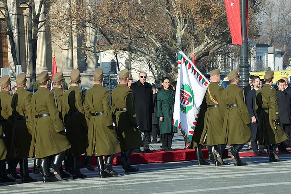 Başkan Erdoğan’dan Macaristan Başbakanı Orban’a özel plakalı Togg! İki ülke arasında çok sayıda anlaşma imzalandı