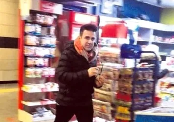 Ünlü şarkıcı Emrah metroda görüldü
