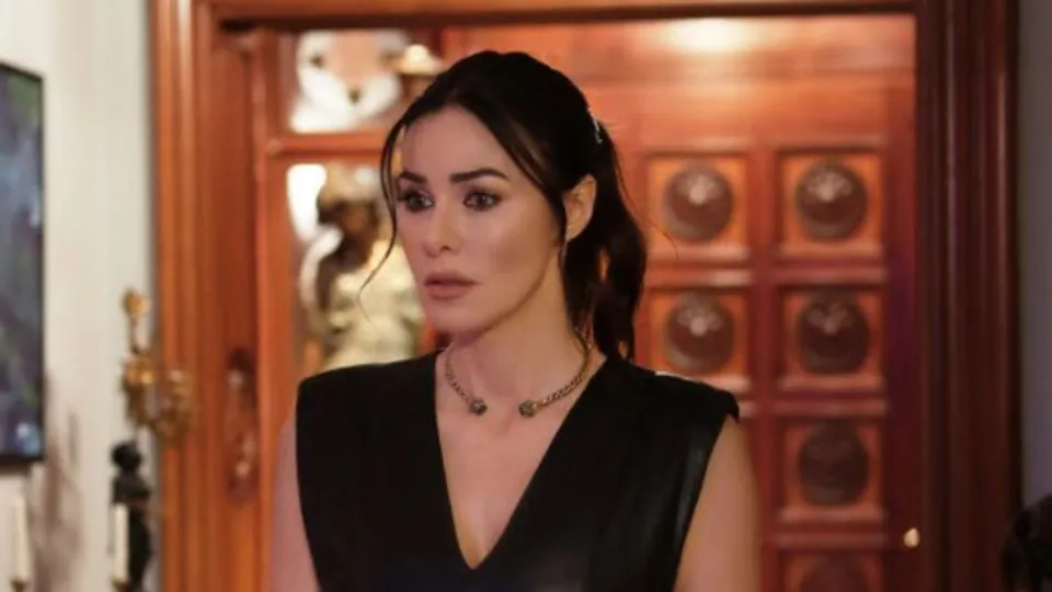 Defne Samyeli: Ateşler içinde kaldım
