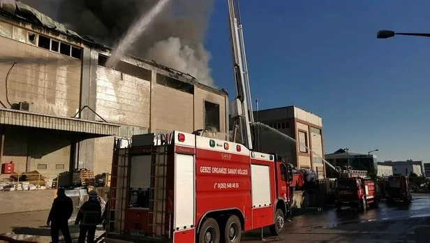Kocaeli'de fabrika yangını! 17 itfaiye ekibi 1 saatte söndürdü - 1
