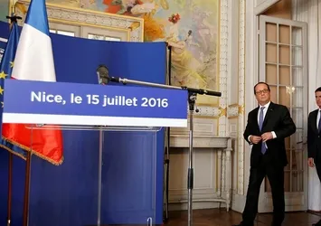 Hollande: Karşımızda uzun bir savaş var