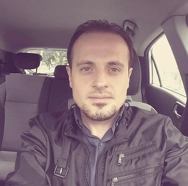 İstanbul’da kaza yapan araçla park halindeki otomobilin arasında kaldı - 5