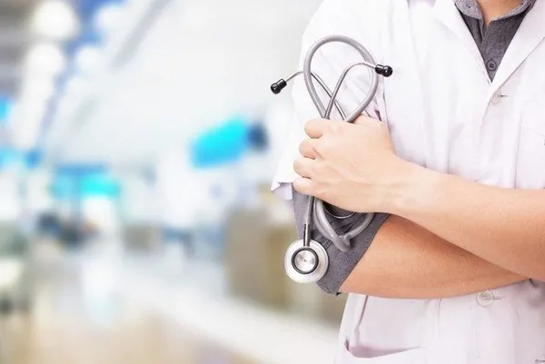1670920348207.jpeg Sahte doktor skandalı! Çaldığı önlükle hastaneye girmeye çalıştı | Yakalanınca 'ben anestezi doktoruyum' dedi - 2