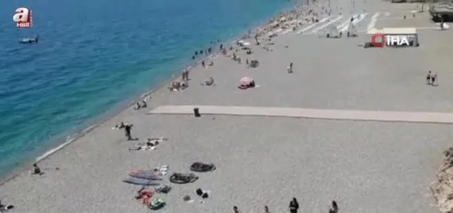 Antalyalılar Konyaaltı Sahili'ni doldurdu