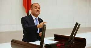 CHP’de yasak aşk skandalı! Vekil Özgür Karabat’a görüntü şantajı