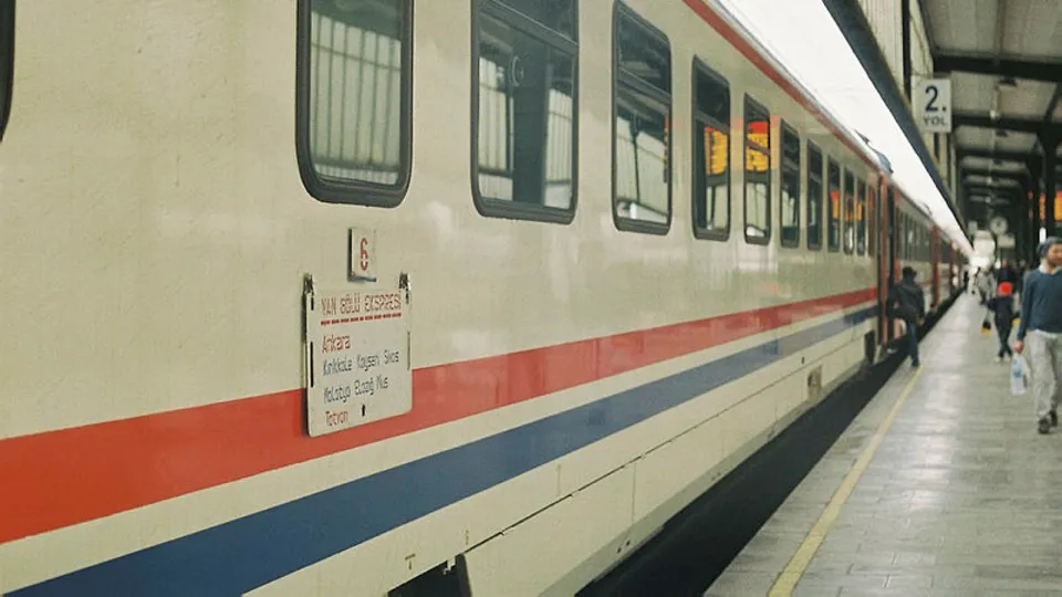 Demir yolları yapay zekalı sistemle izlenecek! Makinistlerin dalgınlık, yorgunluk durumlarında müdahale edilecek