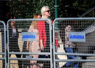 Adnan Oktar'a 'kedicik'lerden destek