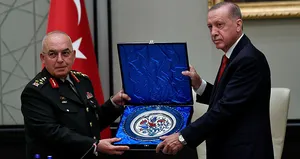 Başkomutan ile Komutan arasında duygu dolu anlar!