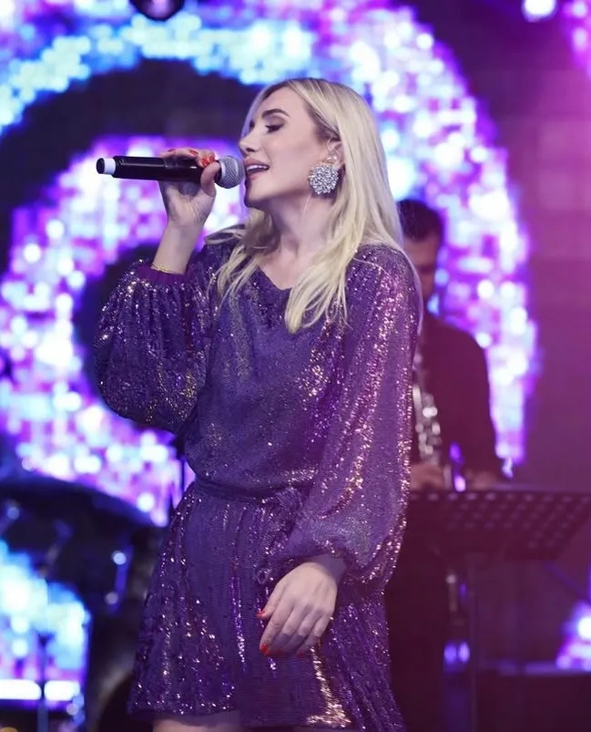 unlu-sanatcilar-telif-haklari-icin-mesama-gecti-1752126043892.jpg Kaynak: Instagram