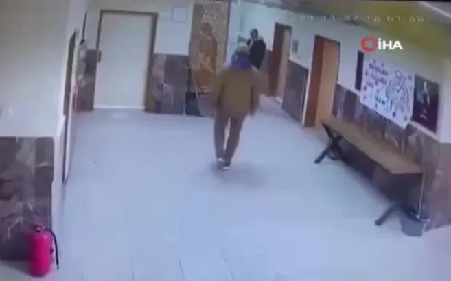 2 öğretmeni tekme tokat böyle dövdü