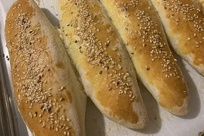 Bir tepsisi şipşak hazır olan pide tarifi! Oklava, merdane derdi yok! Herkesin yapabileceği lezzet şöleni...