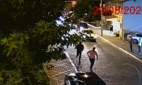 CHP'li Belediye Başkanı Fethiye'de tatilcinin aracını tekmeledi! İşte o barbarlığın görüntüleri - 1