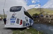 Bitlis’te yolcu otobüsünün dereye düştü! Yaralılar var...