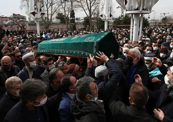 "Ünlülerin hocası" Salih Memişoğlu son yolculuğuna uğurlandı