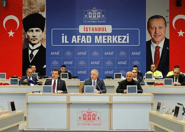 İstanbul Valiliği’nden AFAD’da Kış Tedbirleri Toplantısı: Kış lastiği kullanma zorunluluğu için yeni tarih belirlendi