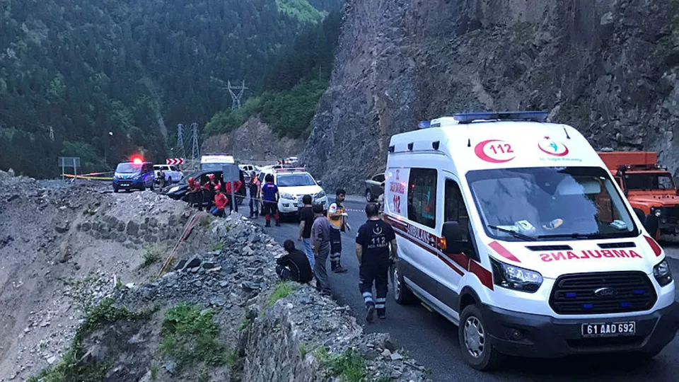 Kayıp gazeteciyi arayan 2 asker şehit oldu