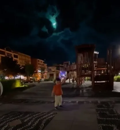 Erzurum ve birçok çevre ile akşam saatlerinde meteor düştü! O anlar böyle görüntülendi