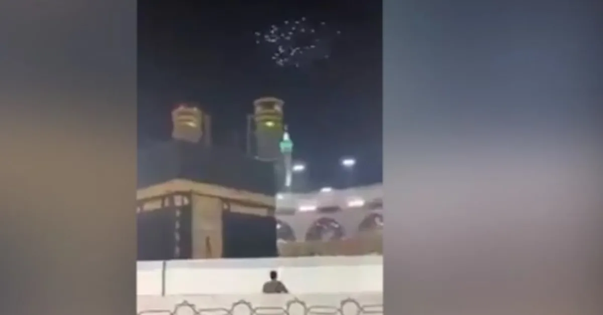 Kuşlar Kâbe'yi gökyüzünden tavaf etti | Video