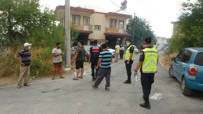 Antalya'da alevlerin sardığı mahalleye jandarmadan anons: Lütfen mahalleyi terk edin - 3