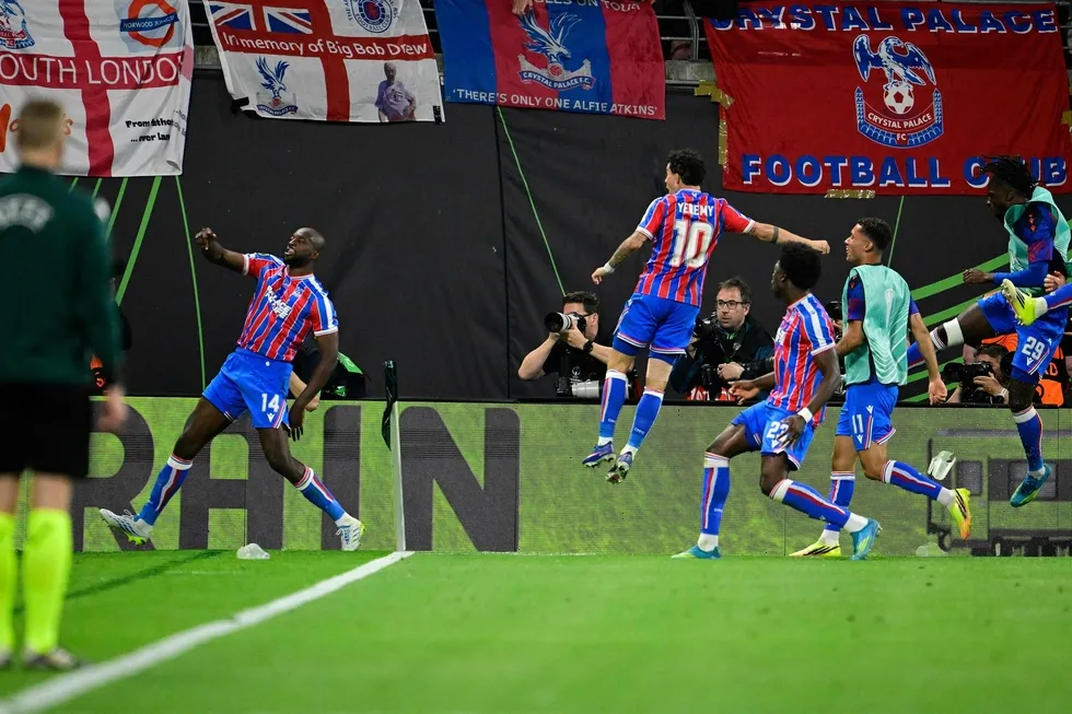 ingilizler-mutlu-sona-ulasti-crystal-palace-konferans-ligi-sampiyonu-oldu-1779916043143.jpg Fotoğraf (AFP)