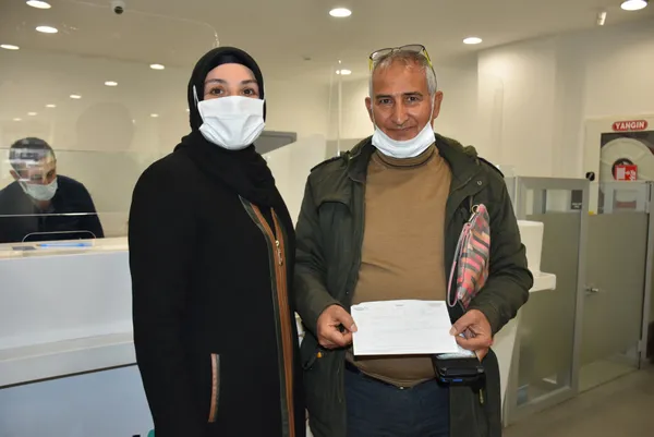 İşte 'insanlık bu' dedirten olay! Hesabına yatan binlerce doları iade etti - 1